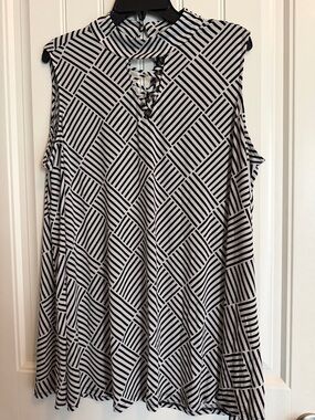 Cato Black and White Geometric Lace-Up Sleeveless Top